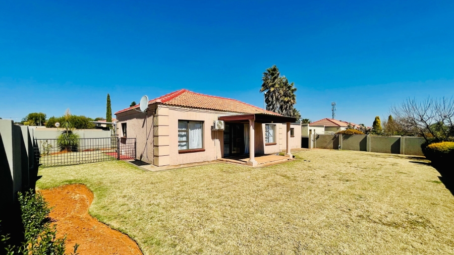 2 Bedroom Property for Sale in Flamwood North West